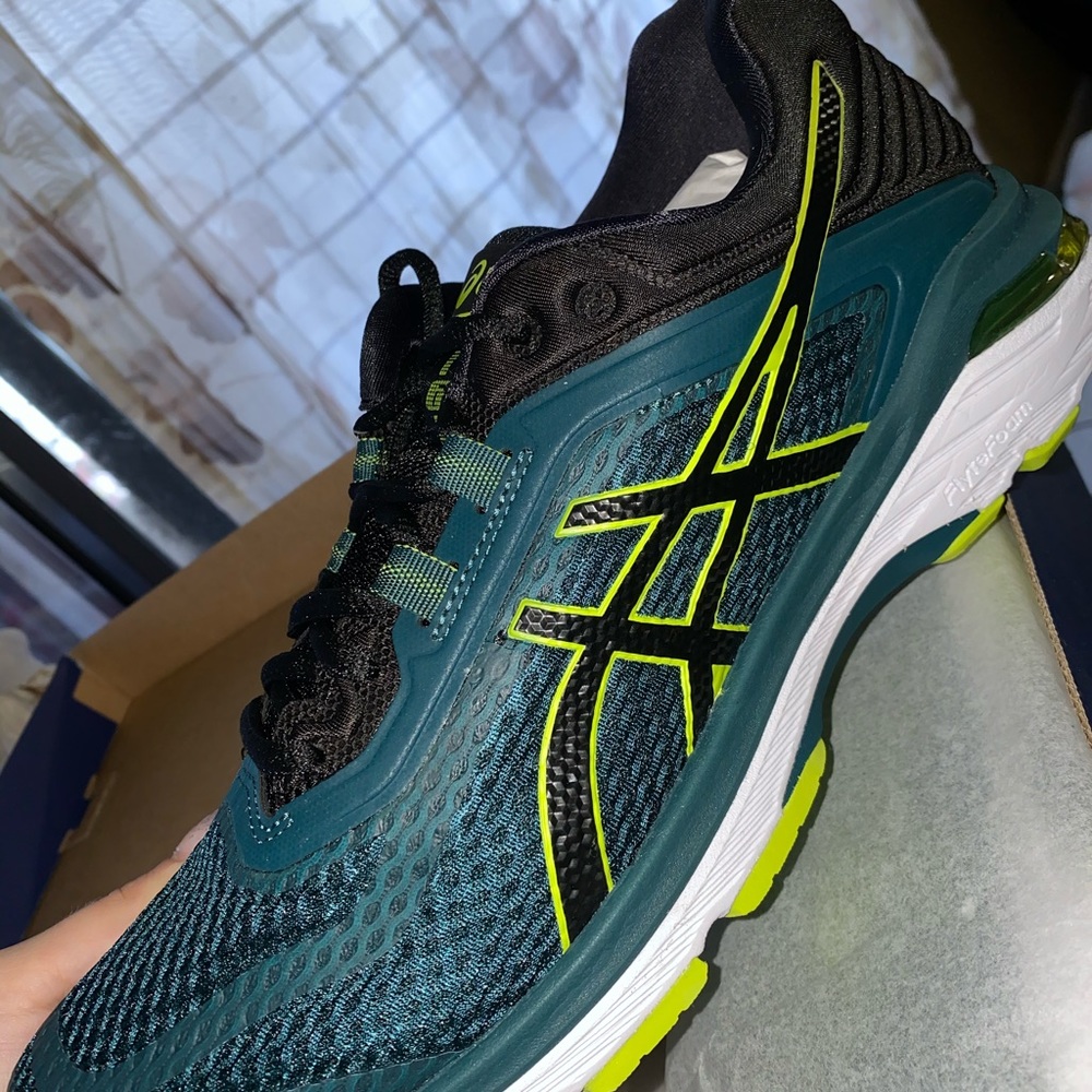 Sneakers - Picture 2 of 2